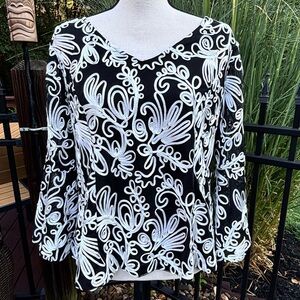 Alex Evenings Black & White Wide Scope/V-Neck Decorative Top Size XLarge